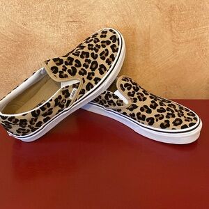 Vans Slip-on sneakers cheetah print women’s 9.5